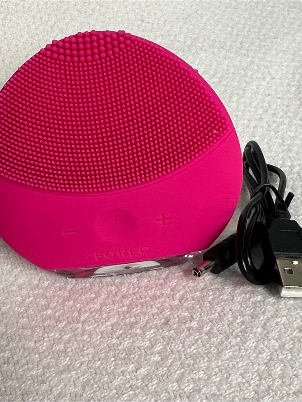 FOREO Silicone Facial Cleansing Device - Hot Pink